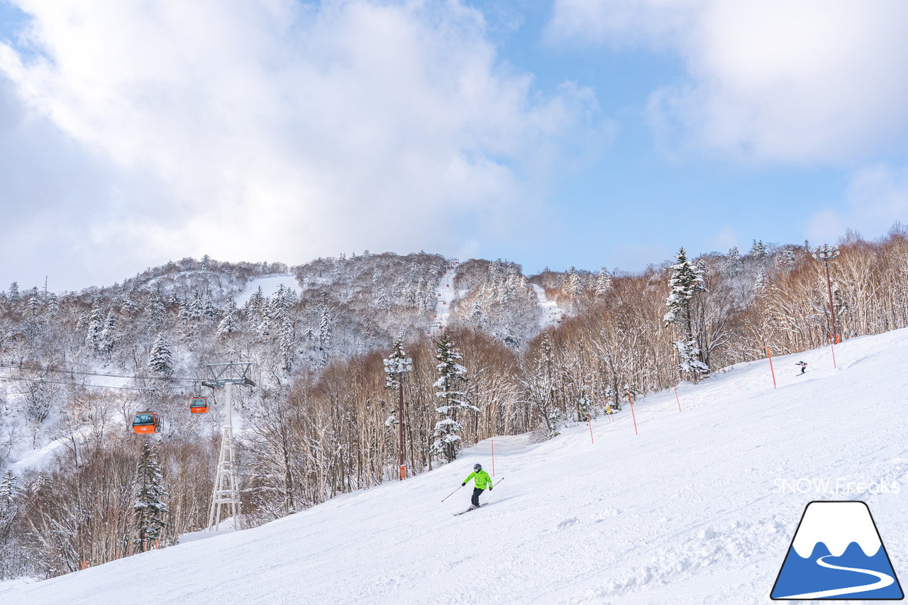 札幌国際スキー場｜積雪100cm超え！名物の急斜面『ダウンヒルコース』を含む、全てのコースが気持ち良～く滑走可能です(^^)/